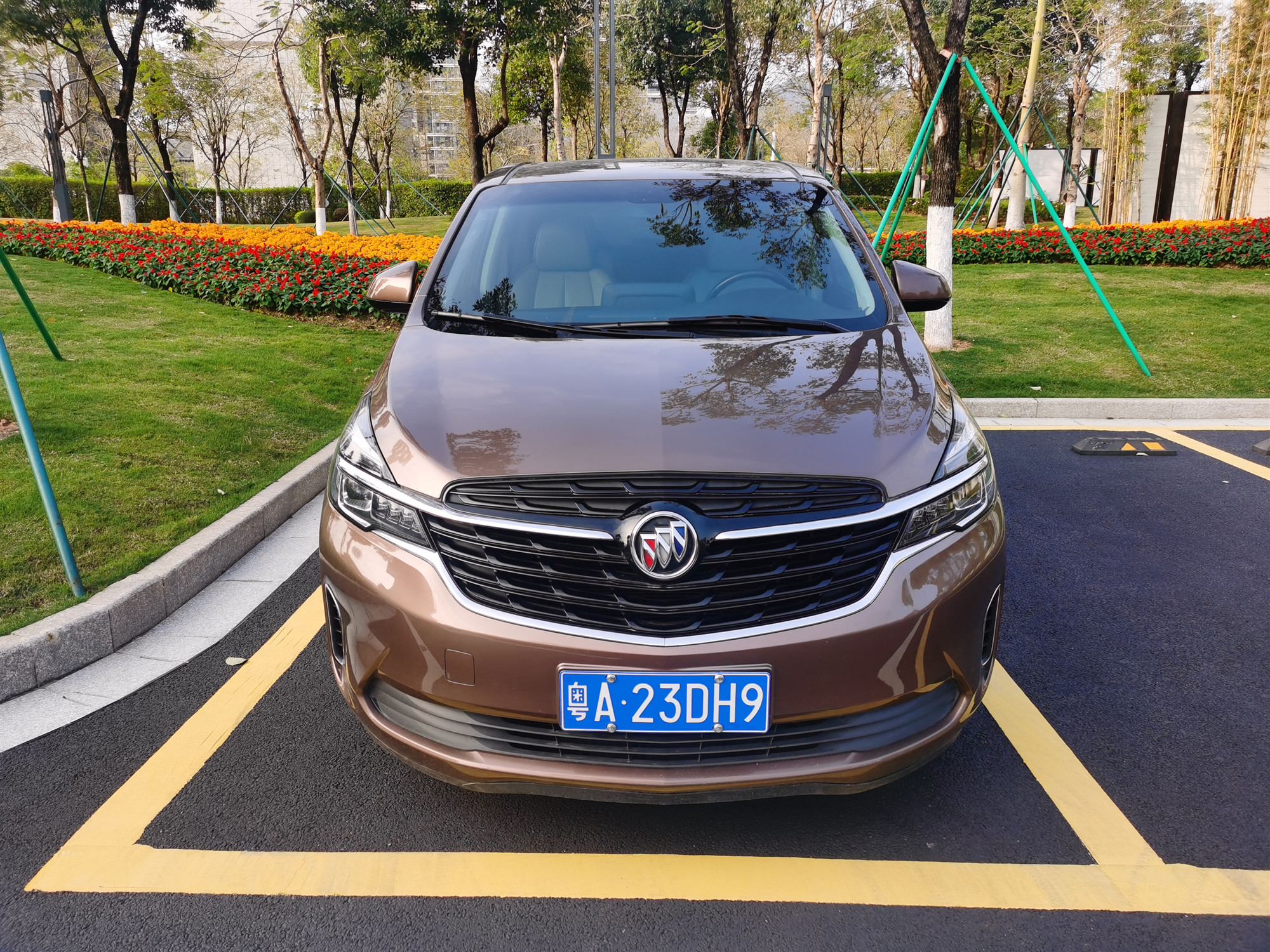 新款別克GL8 652T（電動(dòng)門(mén)）